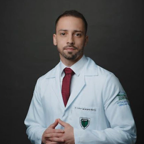 Dr. Victor Cavalcante Muricy
CRM SP 242204
Médico Oftalmologista - Especialista em Uveítes - UNIFESP
